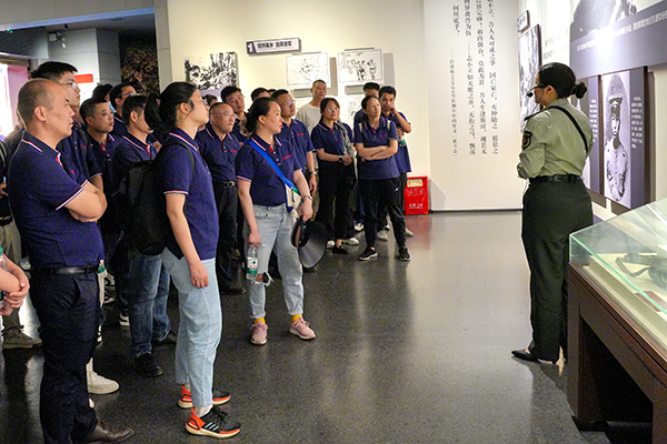 訪(fǎng)名人故里 悟湖湘文化——頂立科技開(kāi)展主題活動(dòng) (5).JPG